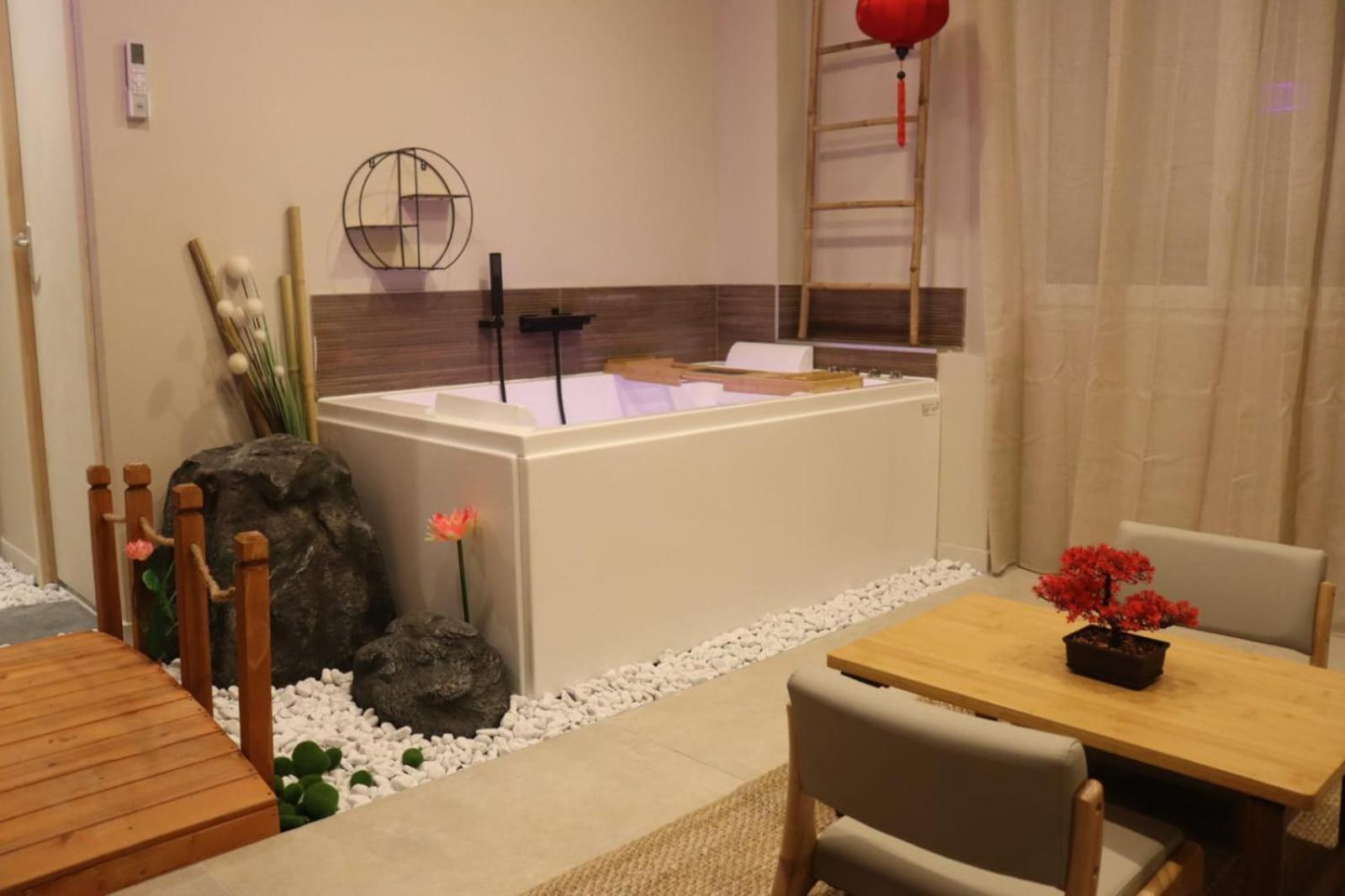 Loveroom Japon Avec Balneotherapie Toulon Luaran gambar