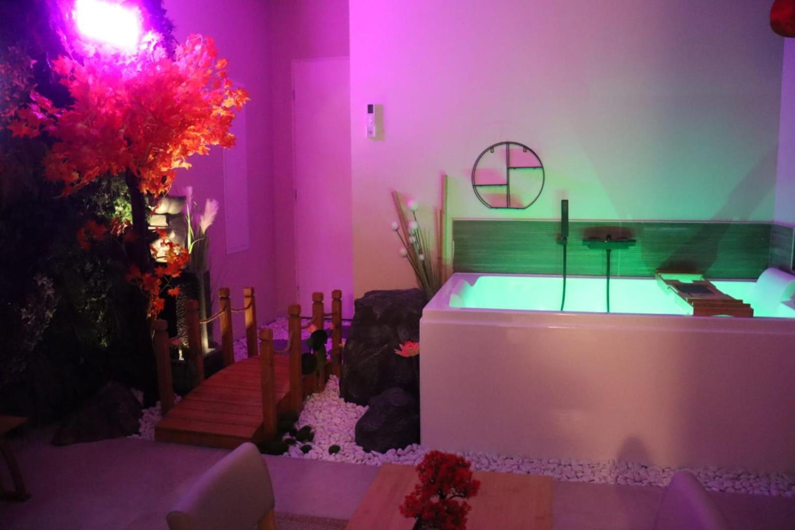 Loveroom Japon Avec Balneotherapie Toulon Luaran gambar